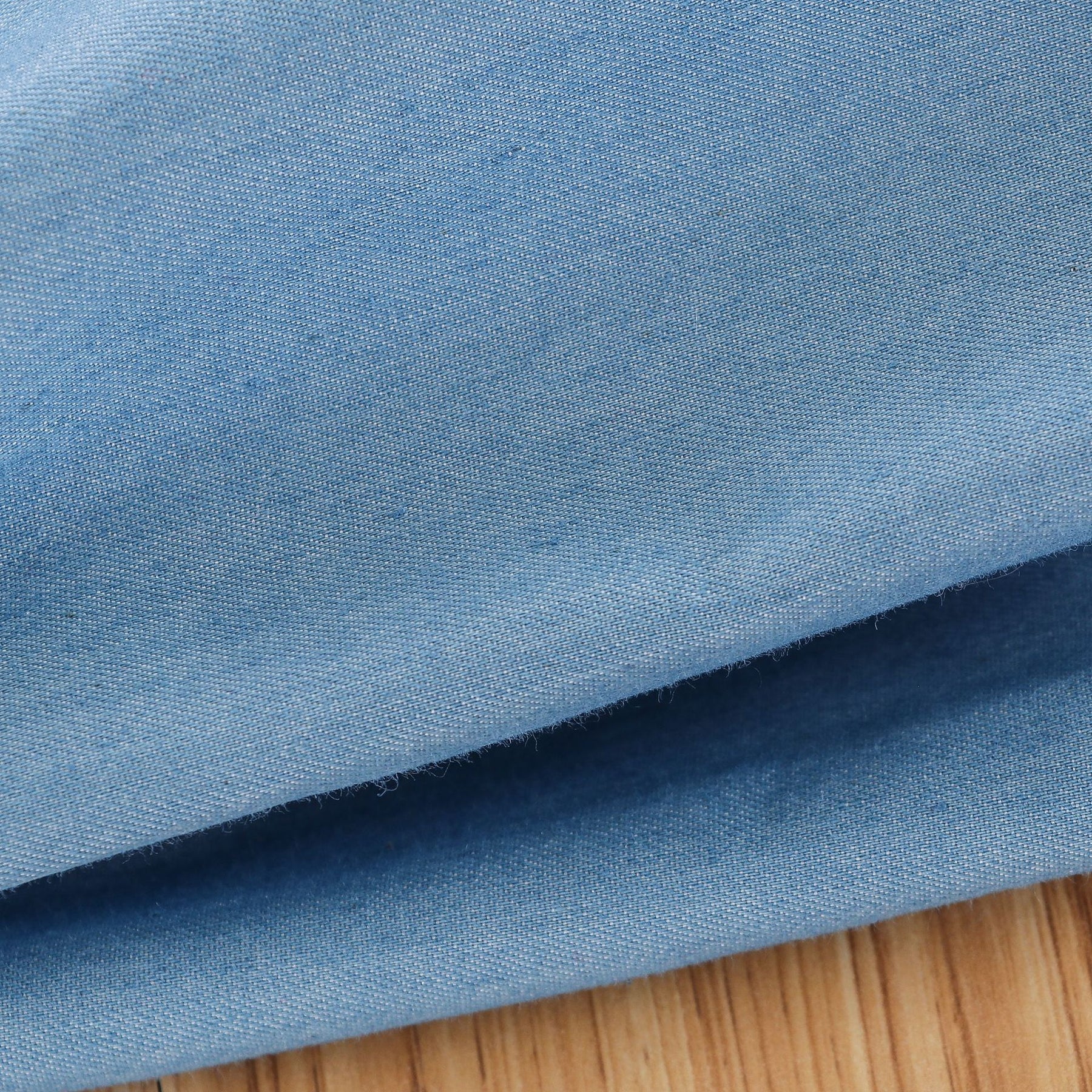 Gibra részletekkel díszített ruha