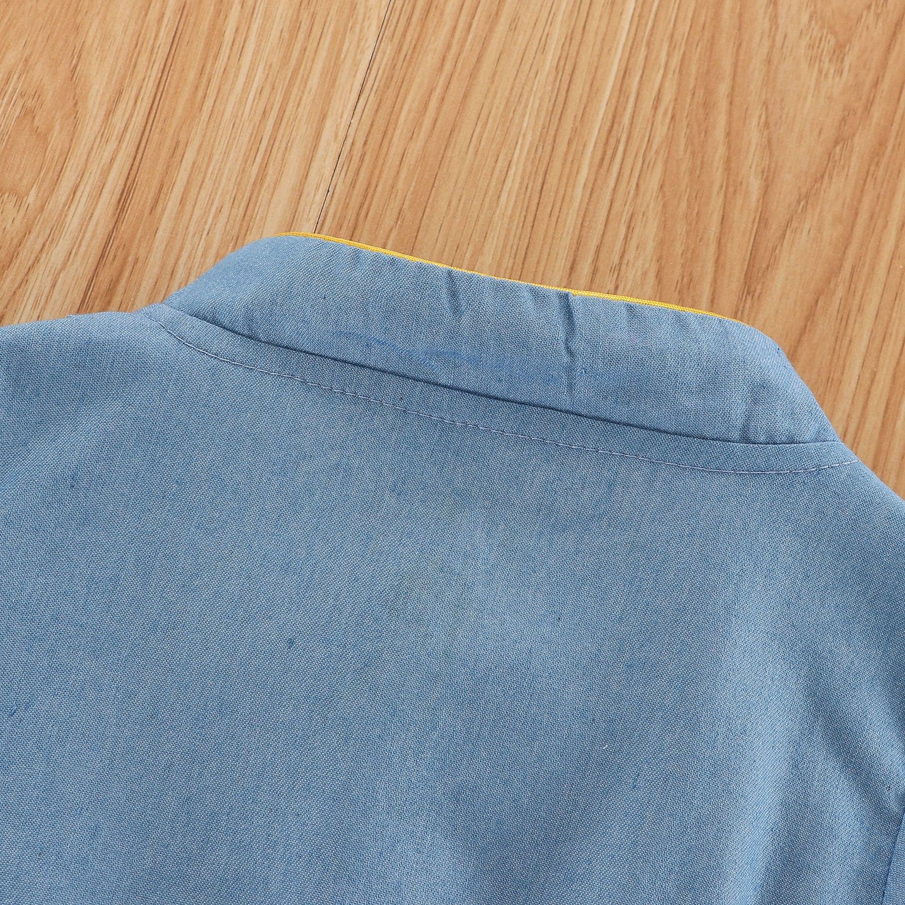 Gibra részletekkel díszített ruha