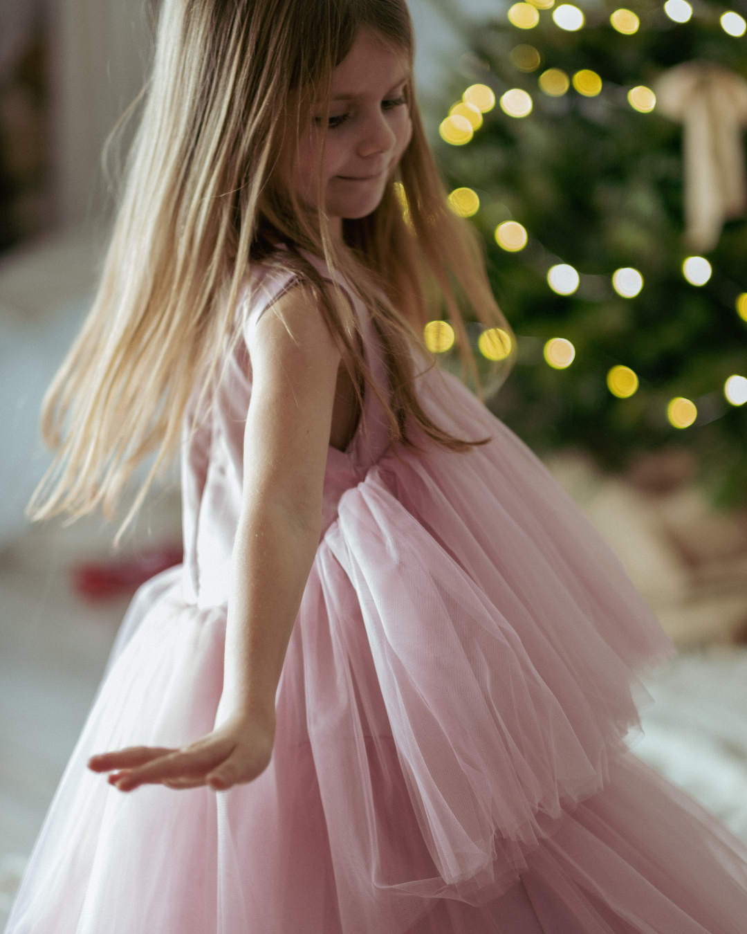 Sofia részletekkel díszített ruha rózsaszín