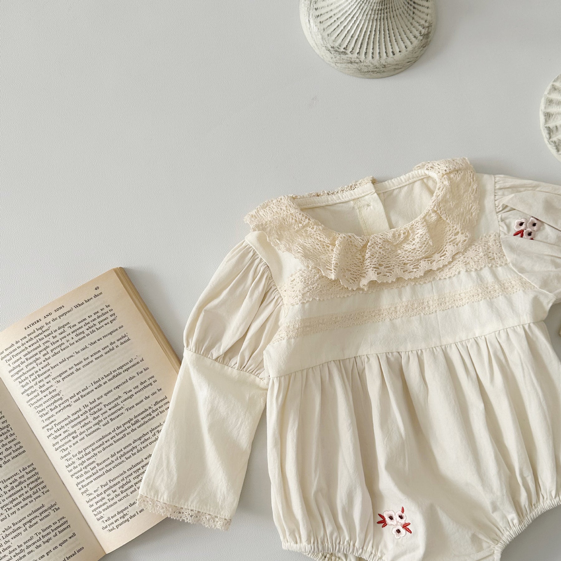 Berza részletes body  krémszínű