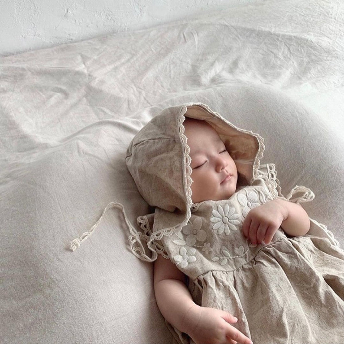 Casyra krémszínű body kalappal