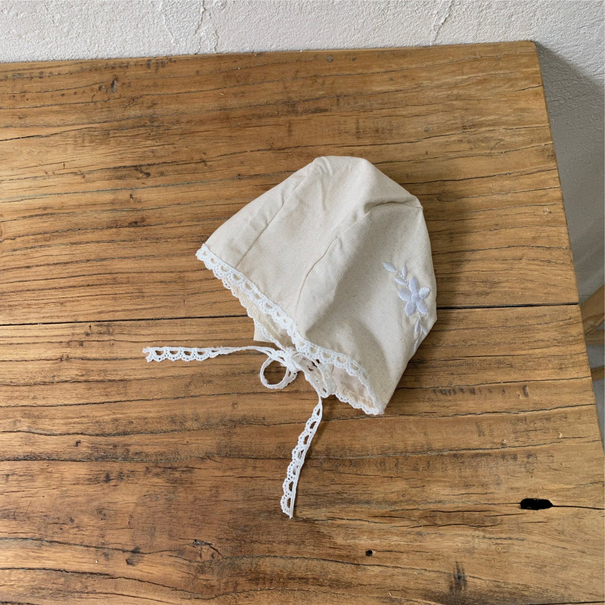 Casyra krémszínű body kalappal