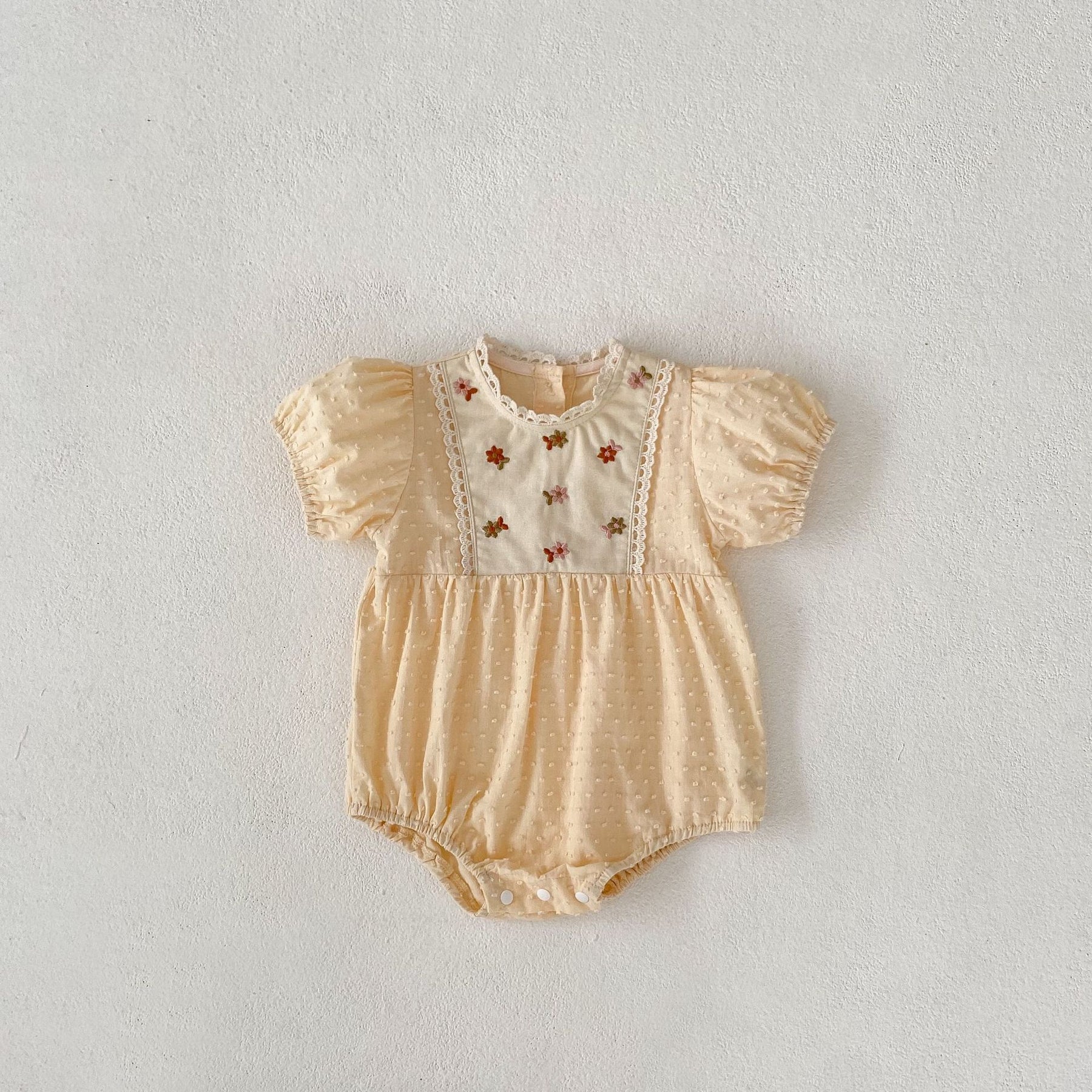 Body Razisa krémszínű részletekkel
