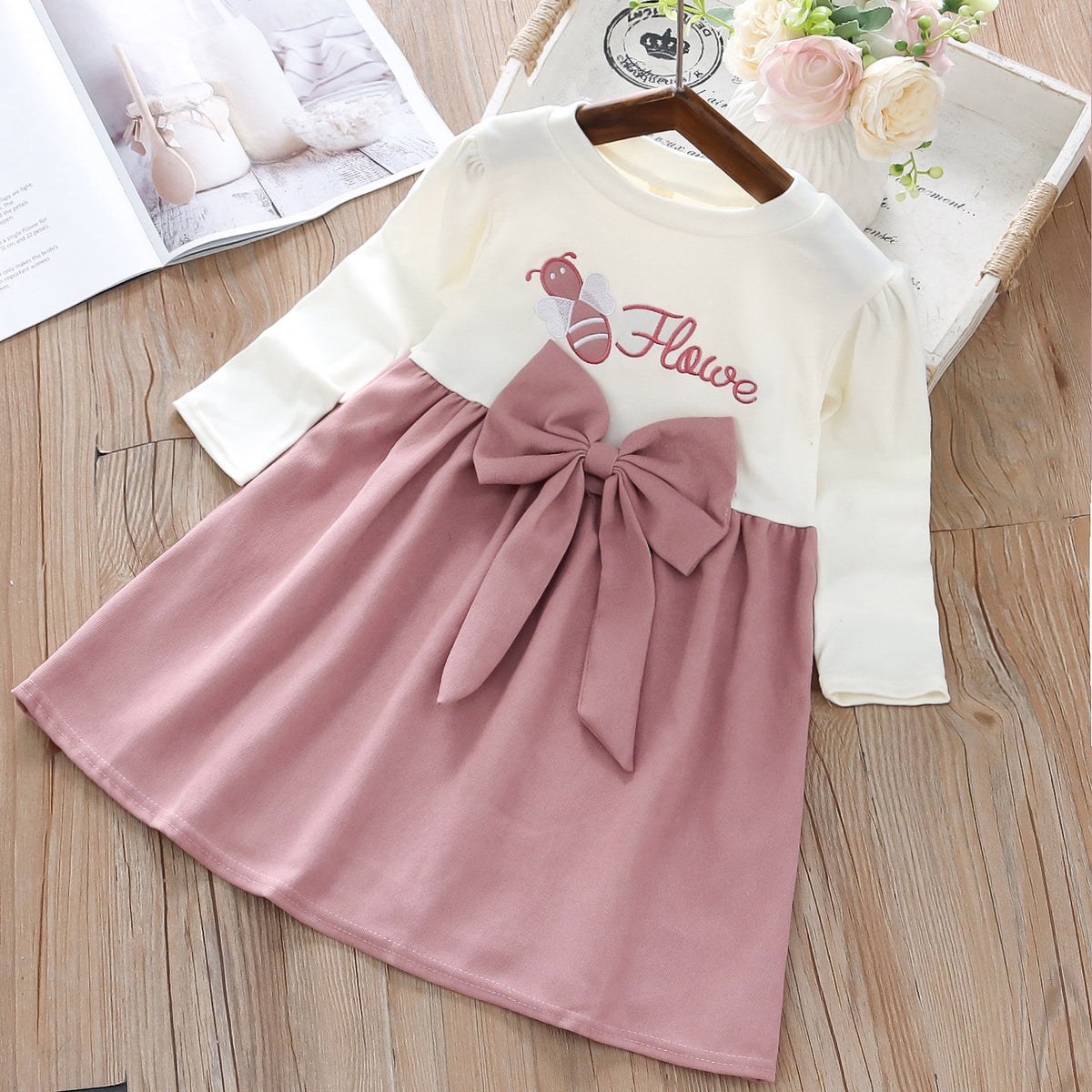 Ruha Flawe rózsaszín részletekkel