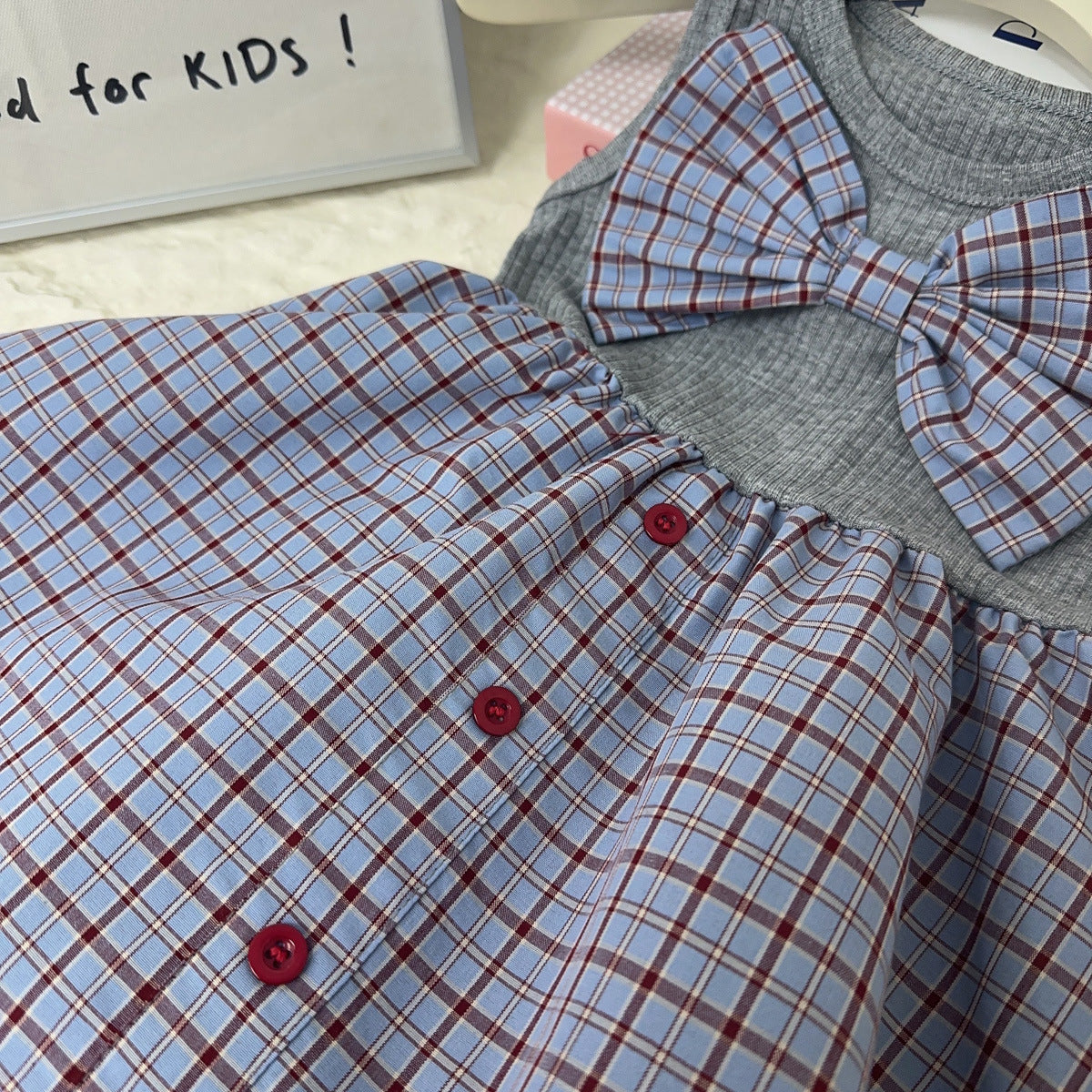 Azdana részletekkel díszített ruha