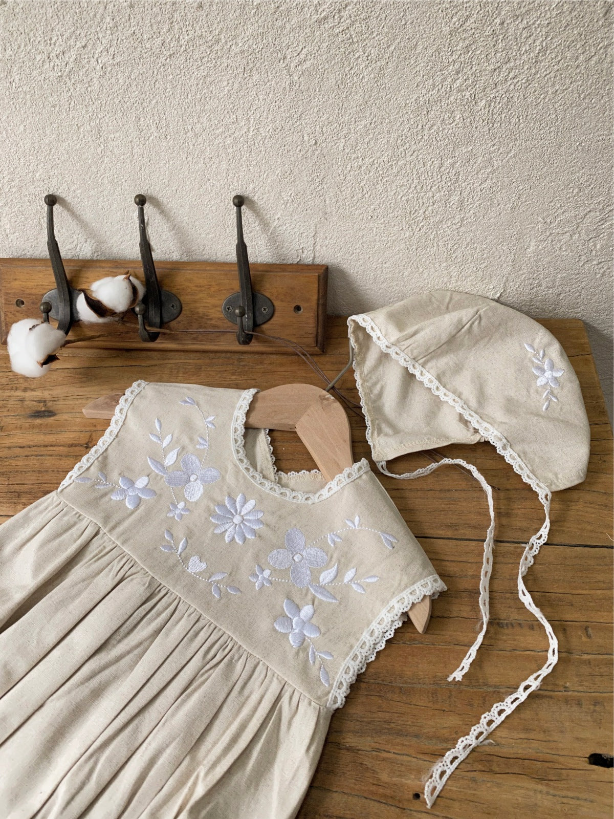 Casyra krémszínű body kalappal