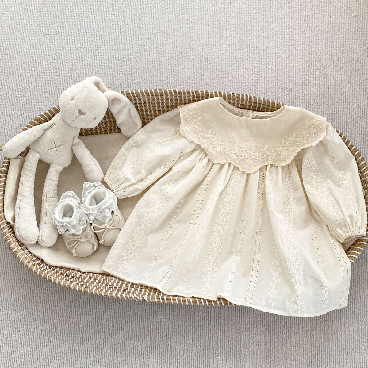 Ruha derina részletekkel Krémszínű