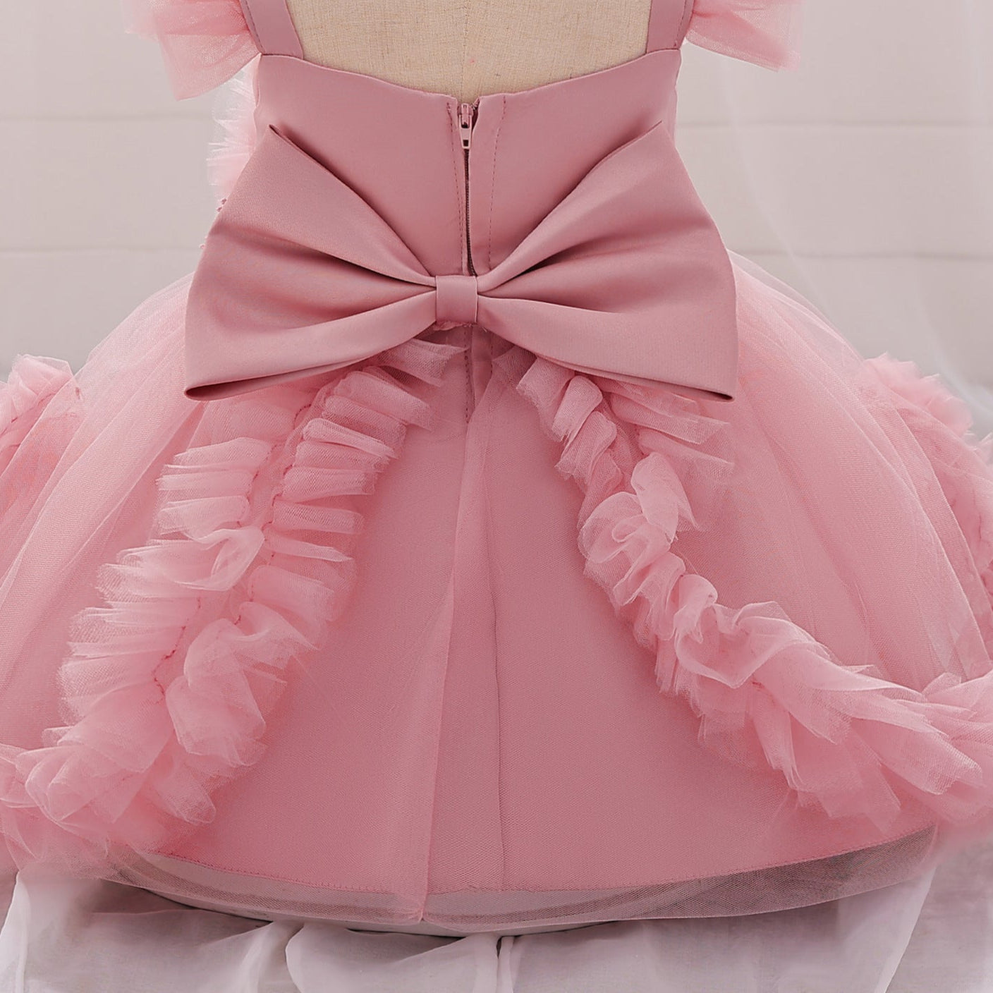 Adara rózsaszín ruha részletekkel