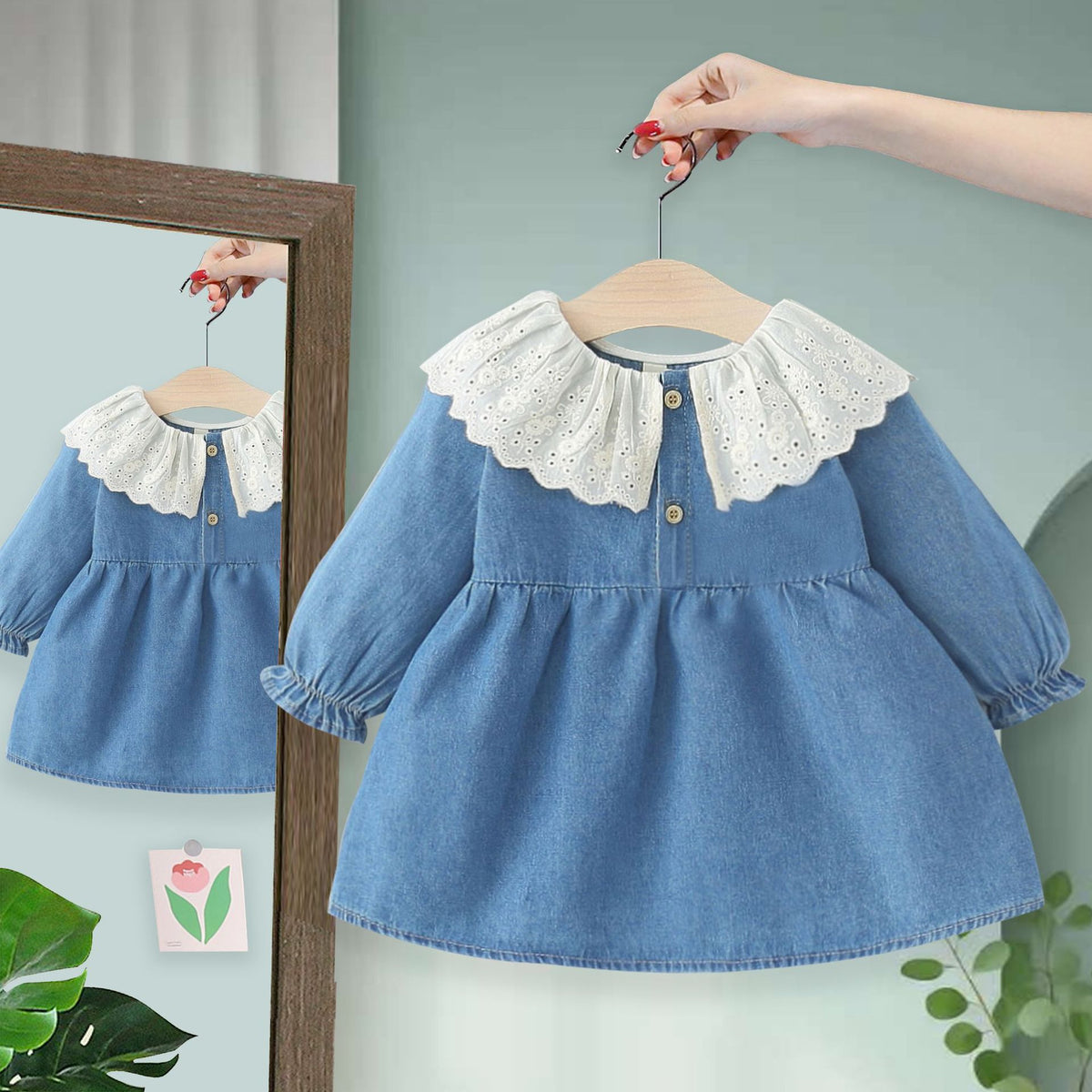 Világoskék Somita részletekkel díszített ruha