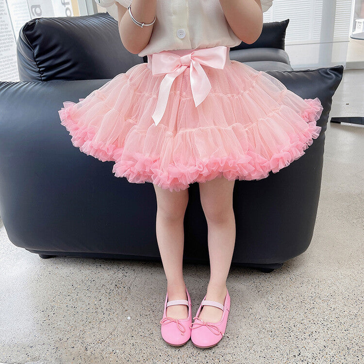 Menina rózsaszín szoknya részletekkel