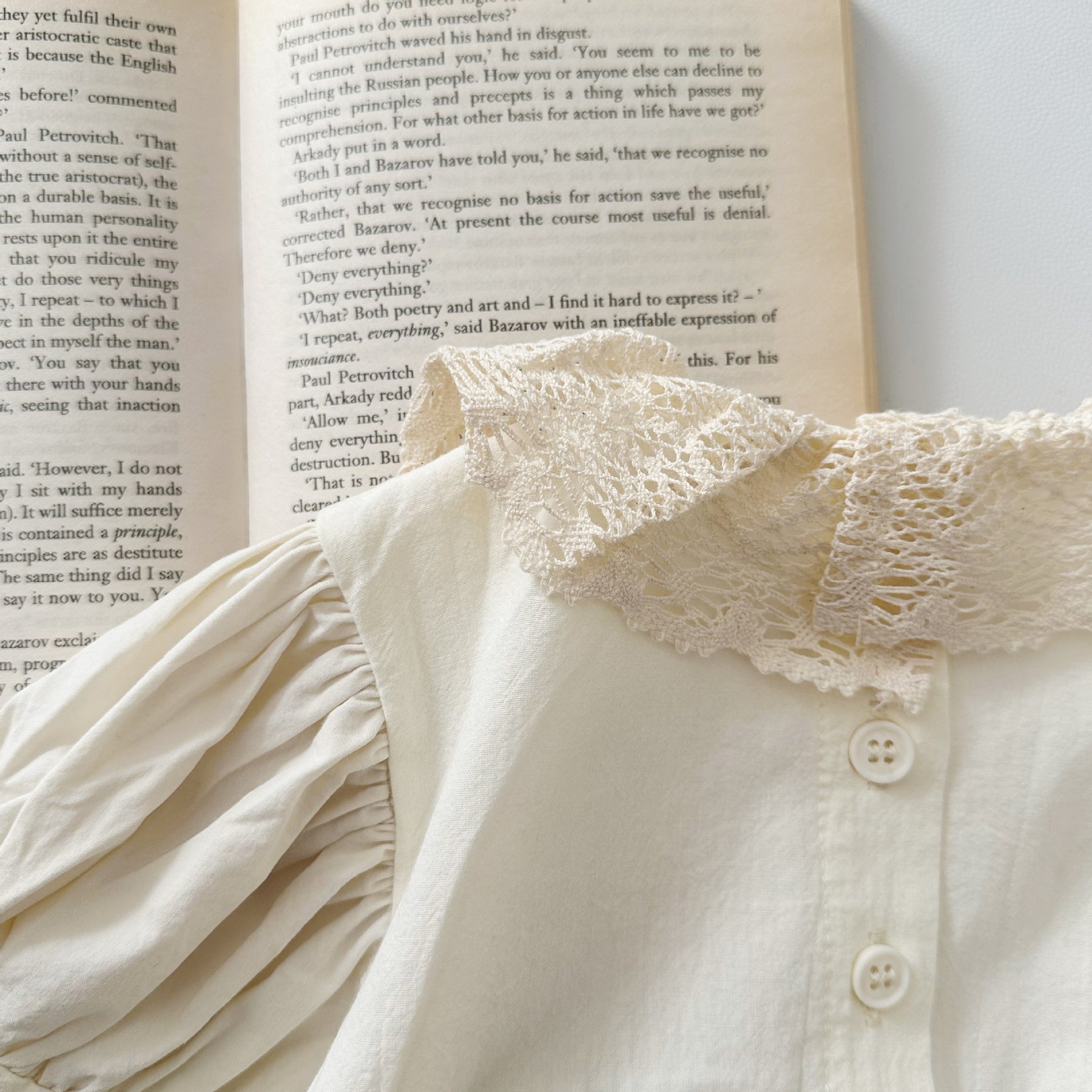 Berza részletes body  krémszínű