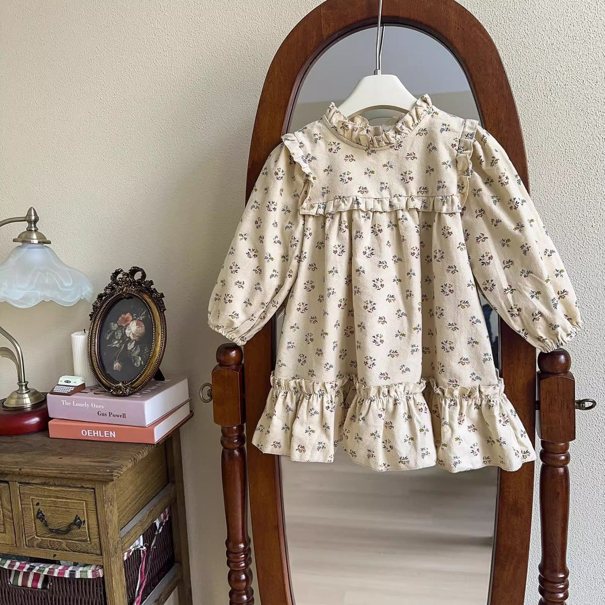 Lirza krém részletes ruha