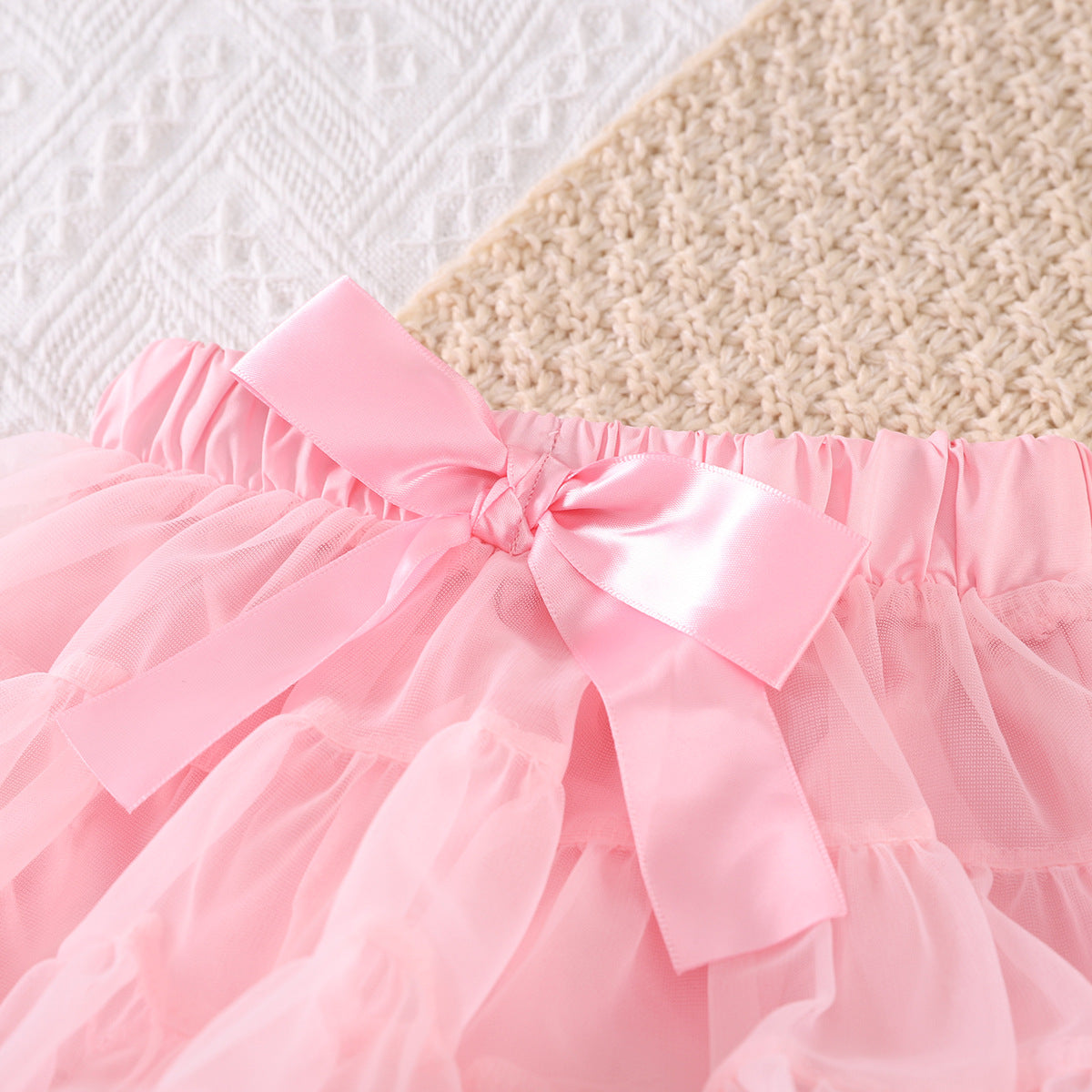 Menina rózsaszín szoknya részletekkel