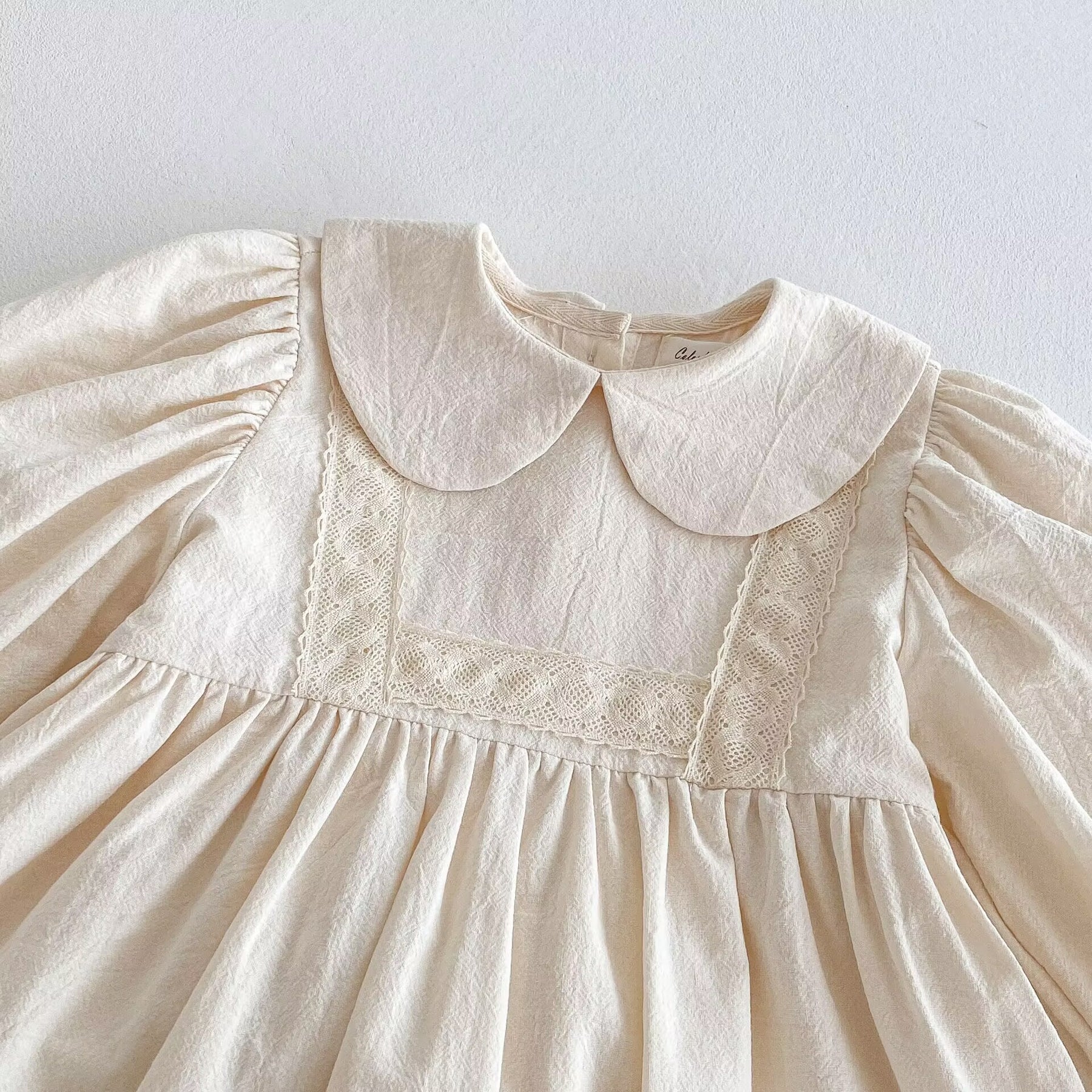 Rochie cu detalii Mia Crem