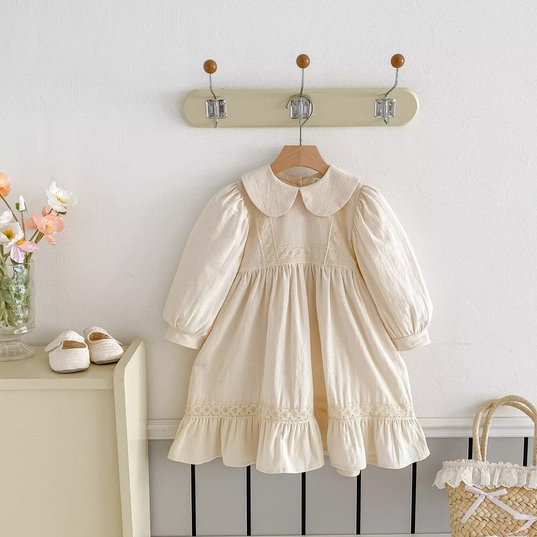 Rochie cu detalii Mia Crem