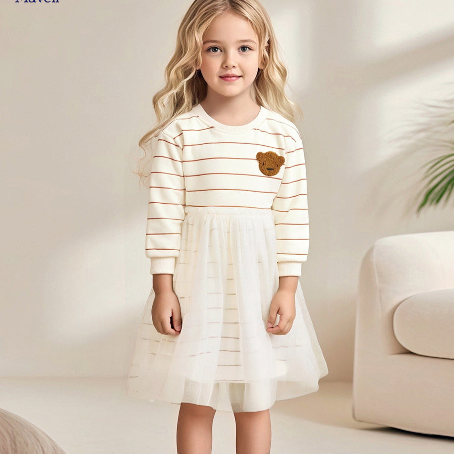 Bolyhos ruha Aneta krémszínű részletekkel