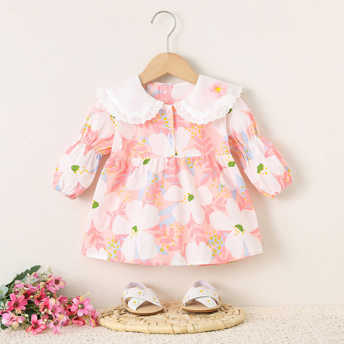 Rochie cu részletek Brena Roz