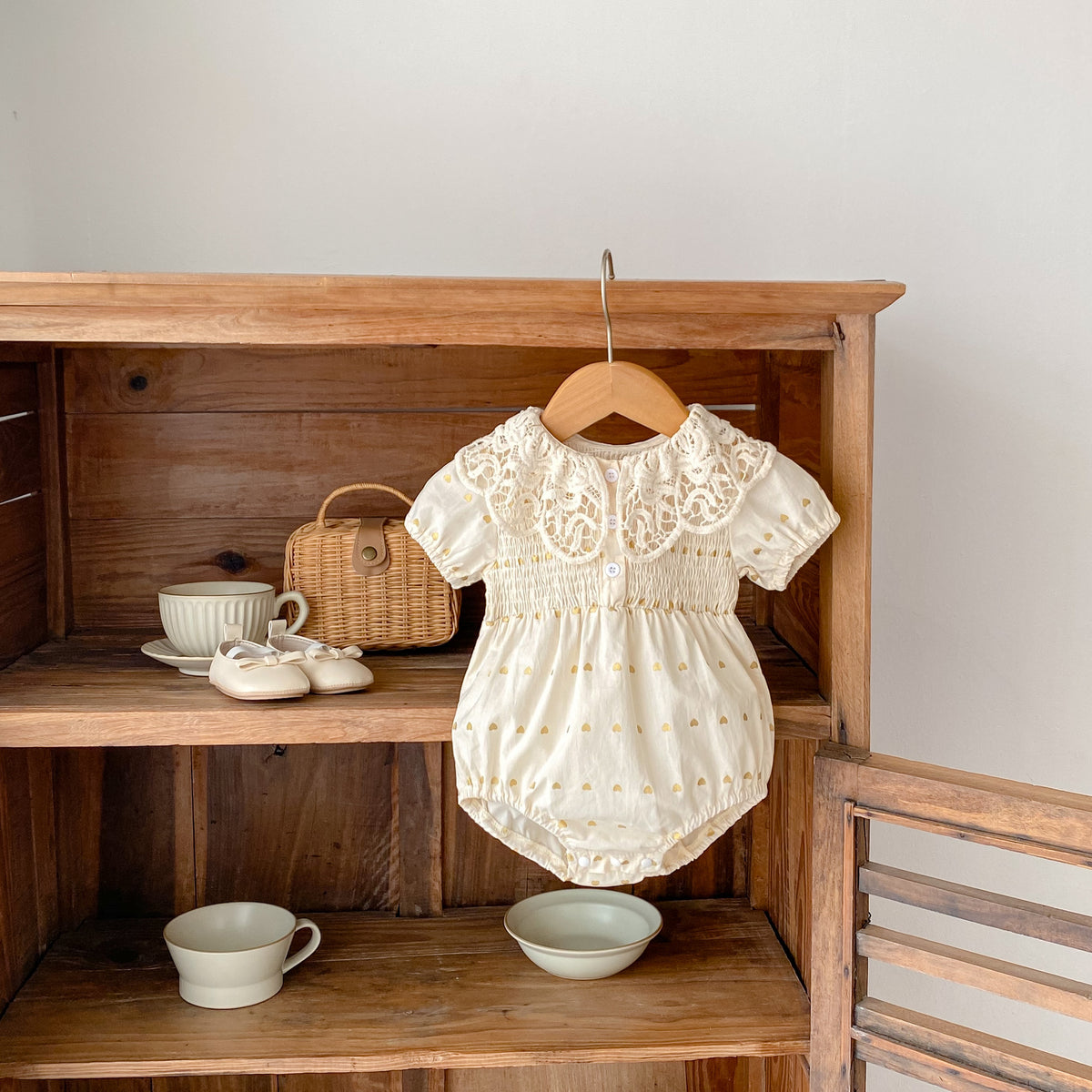 Saret krémszínű body