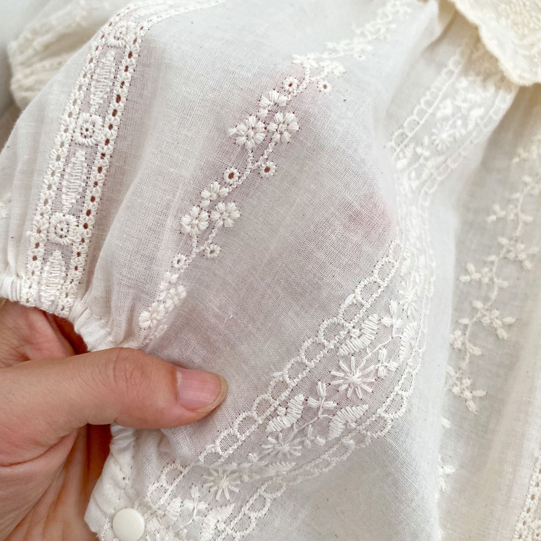 Drina részletes body  krémszínű