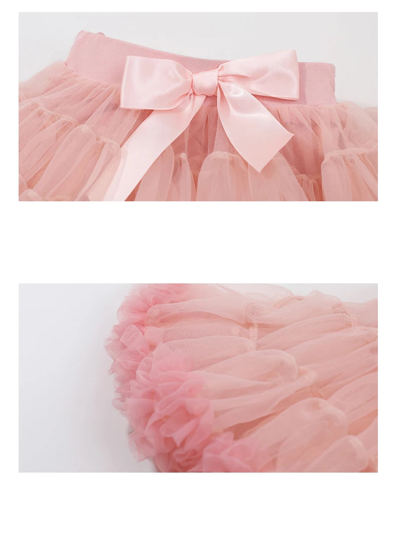 Menina rózsaszín szoknya részletekkel