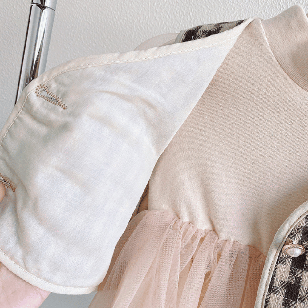 Prilia részletekkel díszített ruha