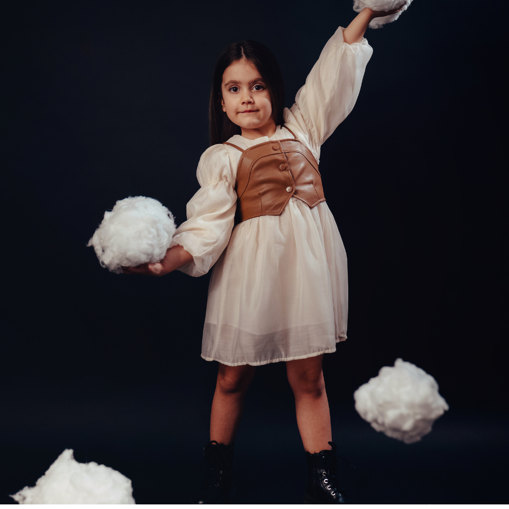 Marizy barna ruha részletekkel