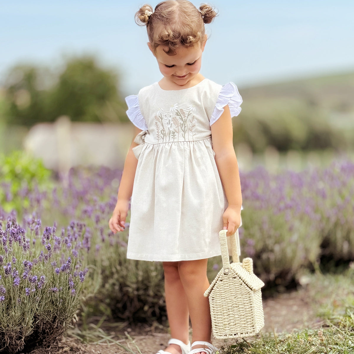 Delsara részletekkel ruha