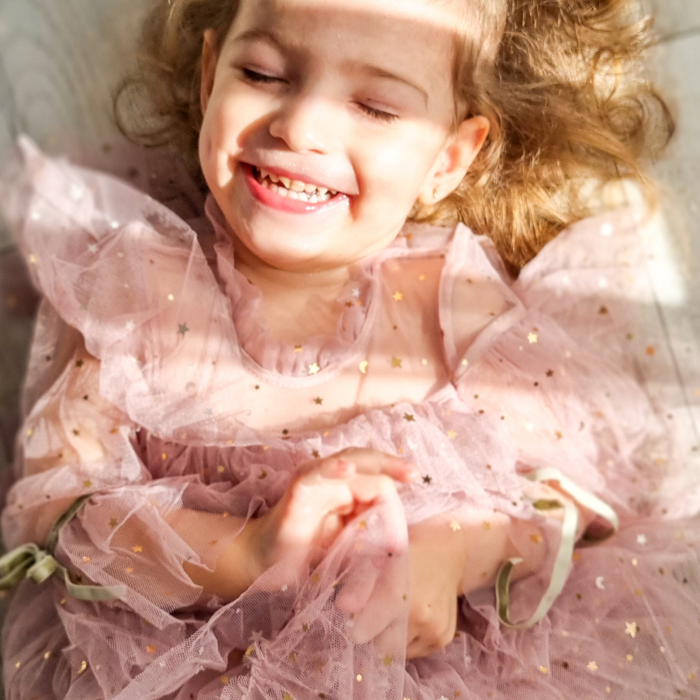 Olvera részletes rózsaszín ruha