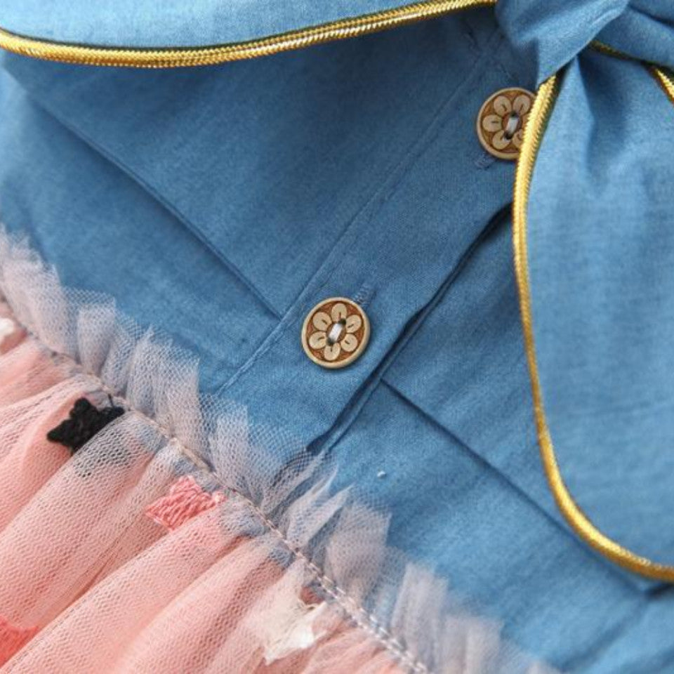 Gibra részletekkel díszített ruha