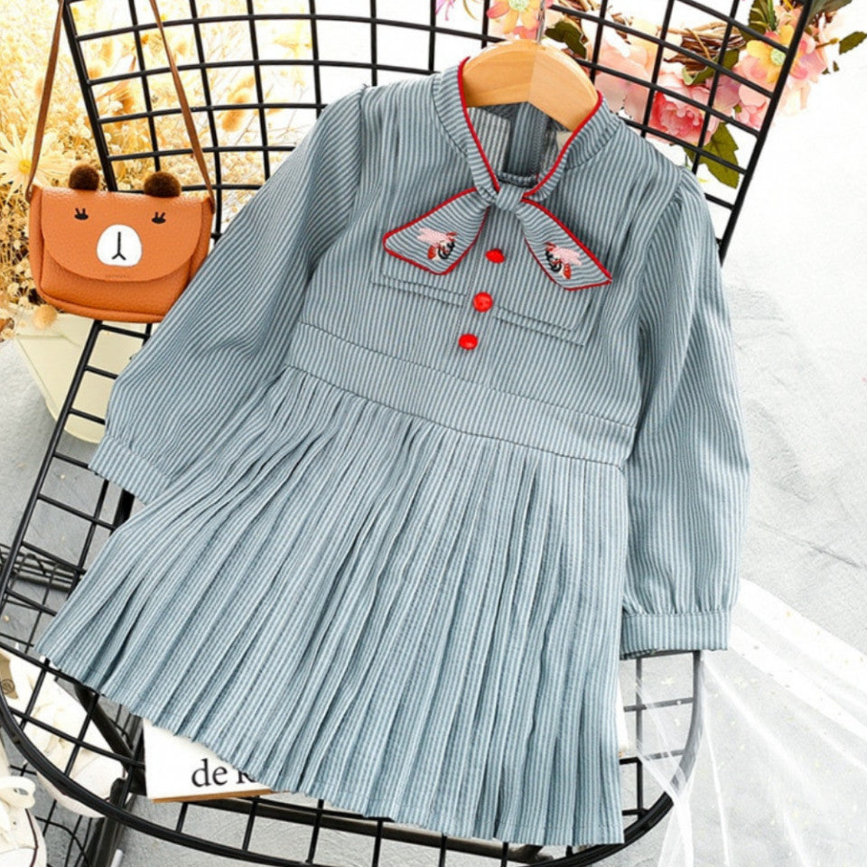 Naly részletekkel ruha