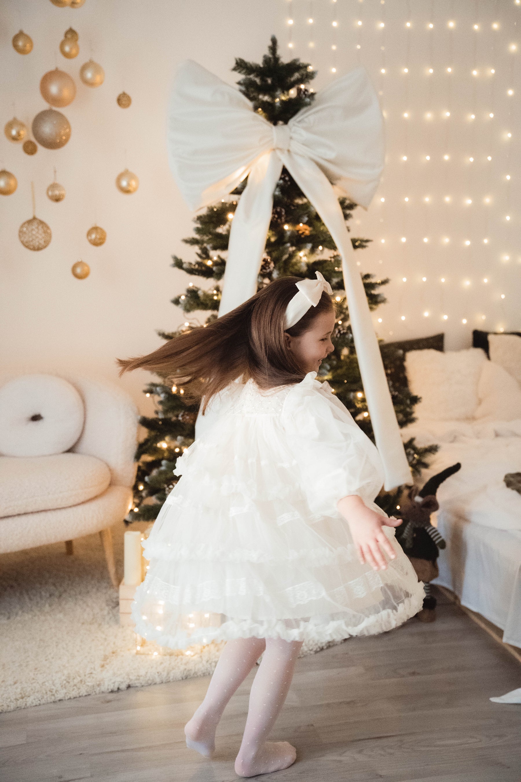 Danaera krém részletekkel ellátott ruha