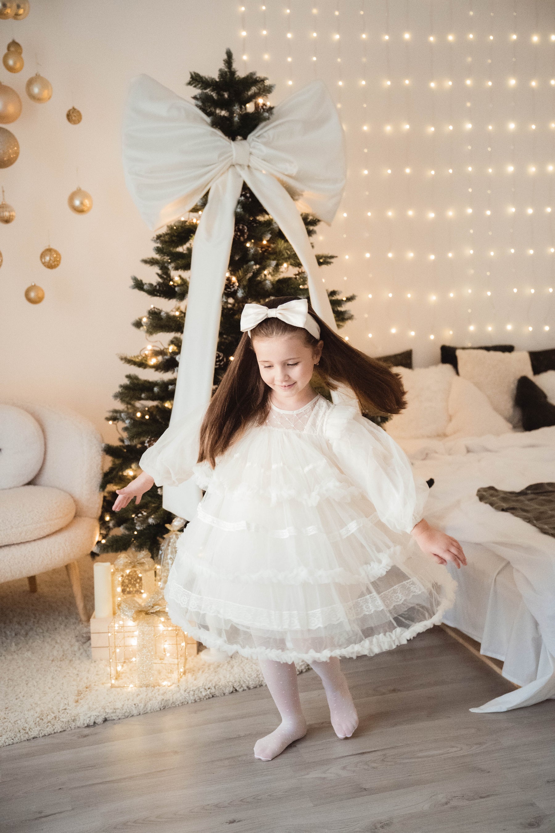 Danaera krém részletekkel ellátott ruha