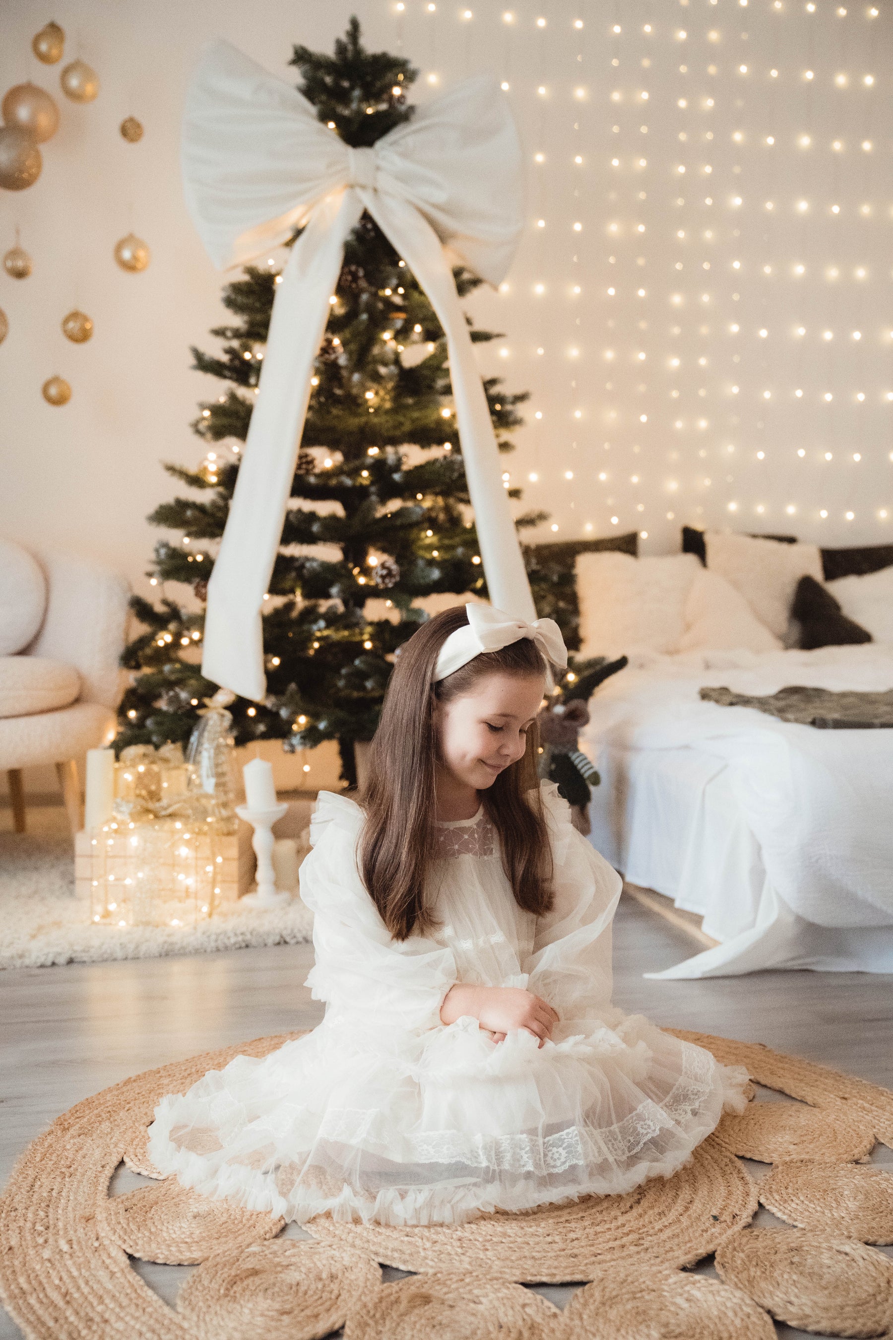 Danaera krém részletekkel ellátott ruha