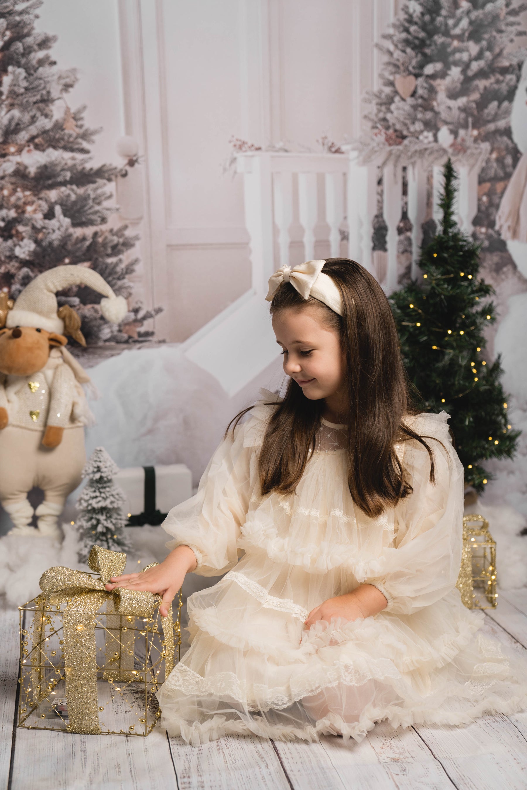 Danaera krém részletekkel ellátott ruha