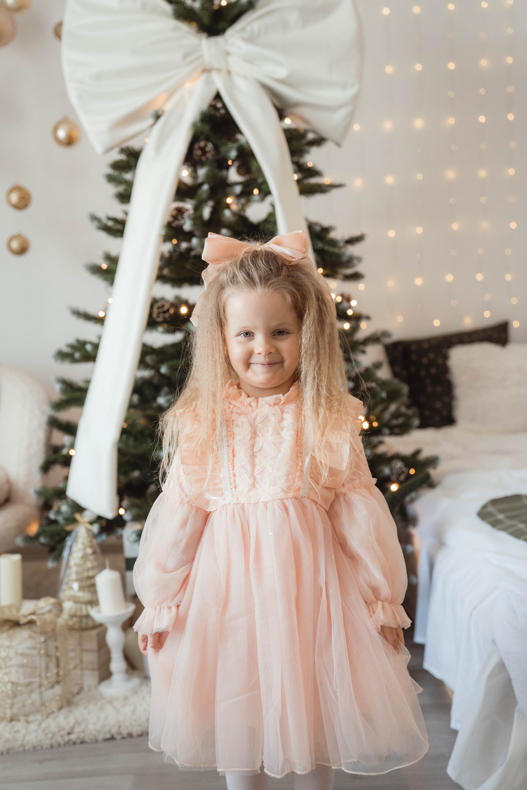 Desla narancssárga részletekkel díszített ruha