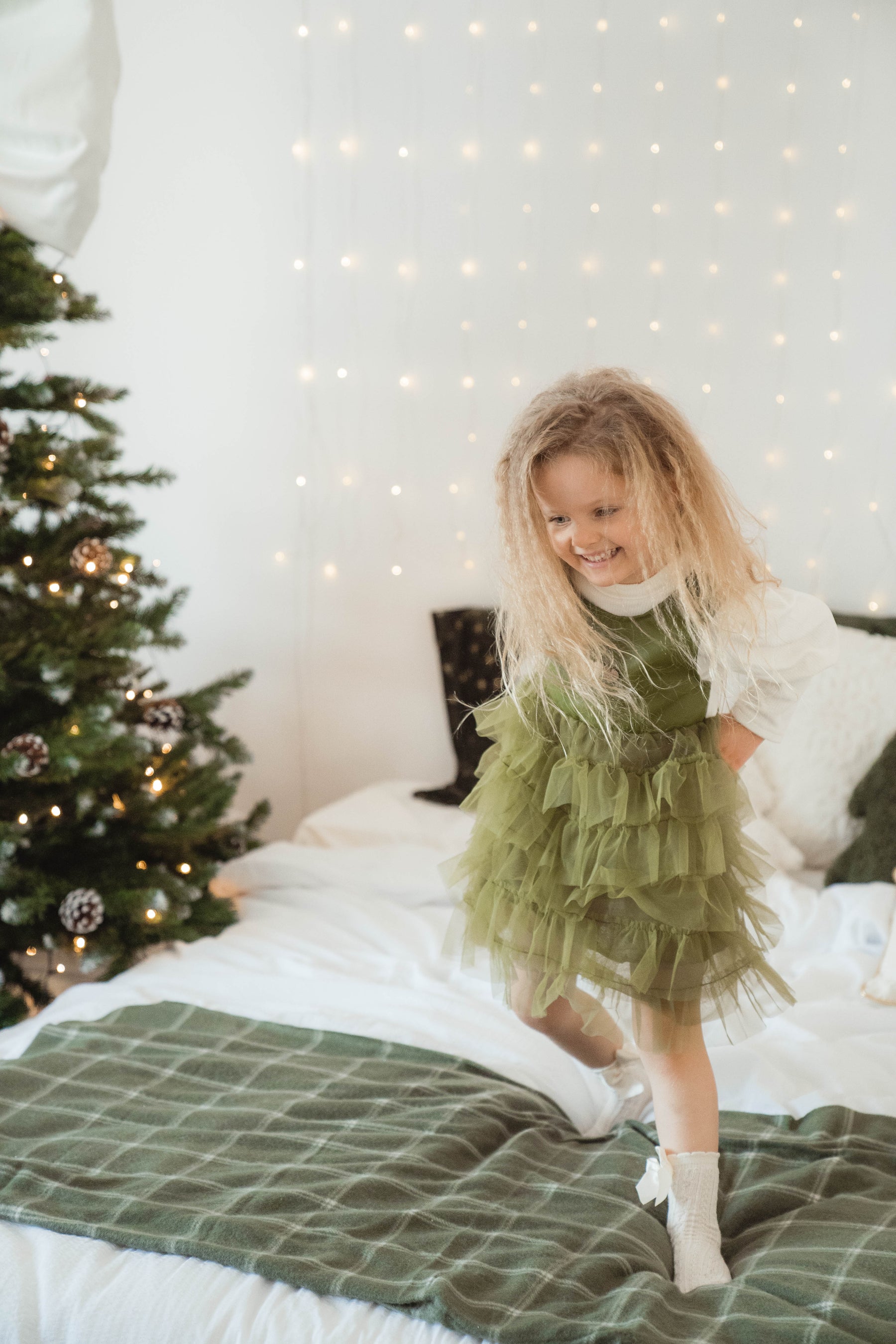 Tosya részletekkel díszített zöld ruha