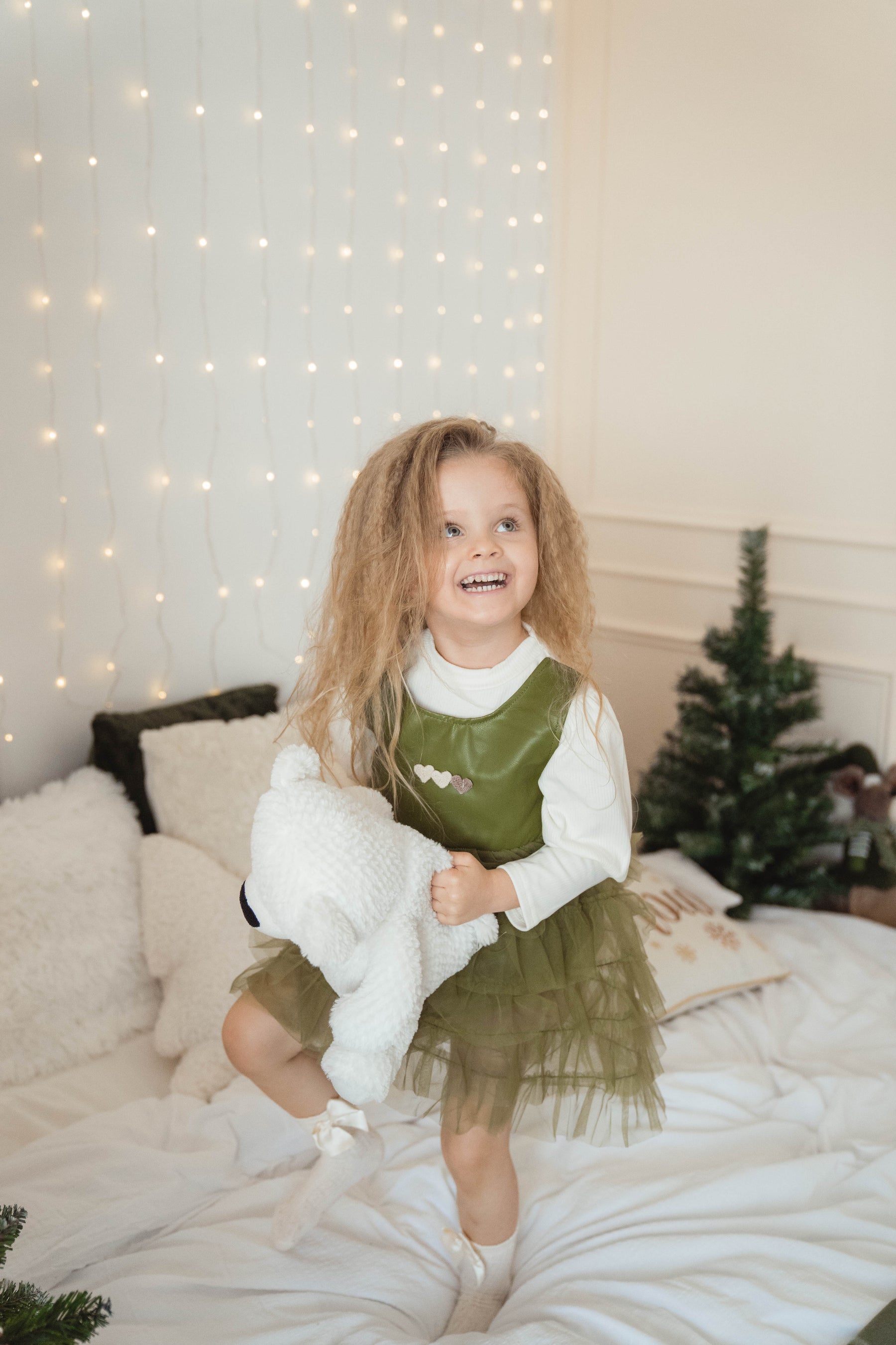 Tosya részletekkel díszített zöld ruha