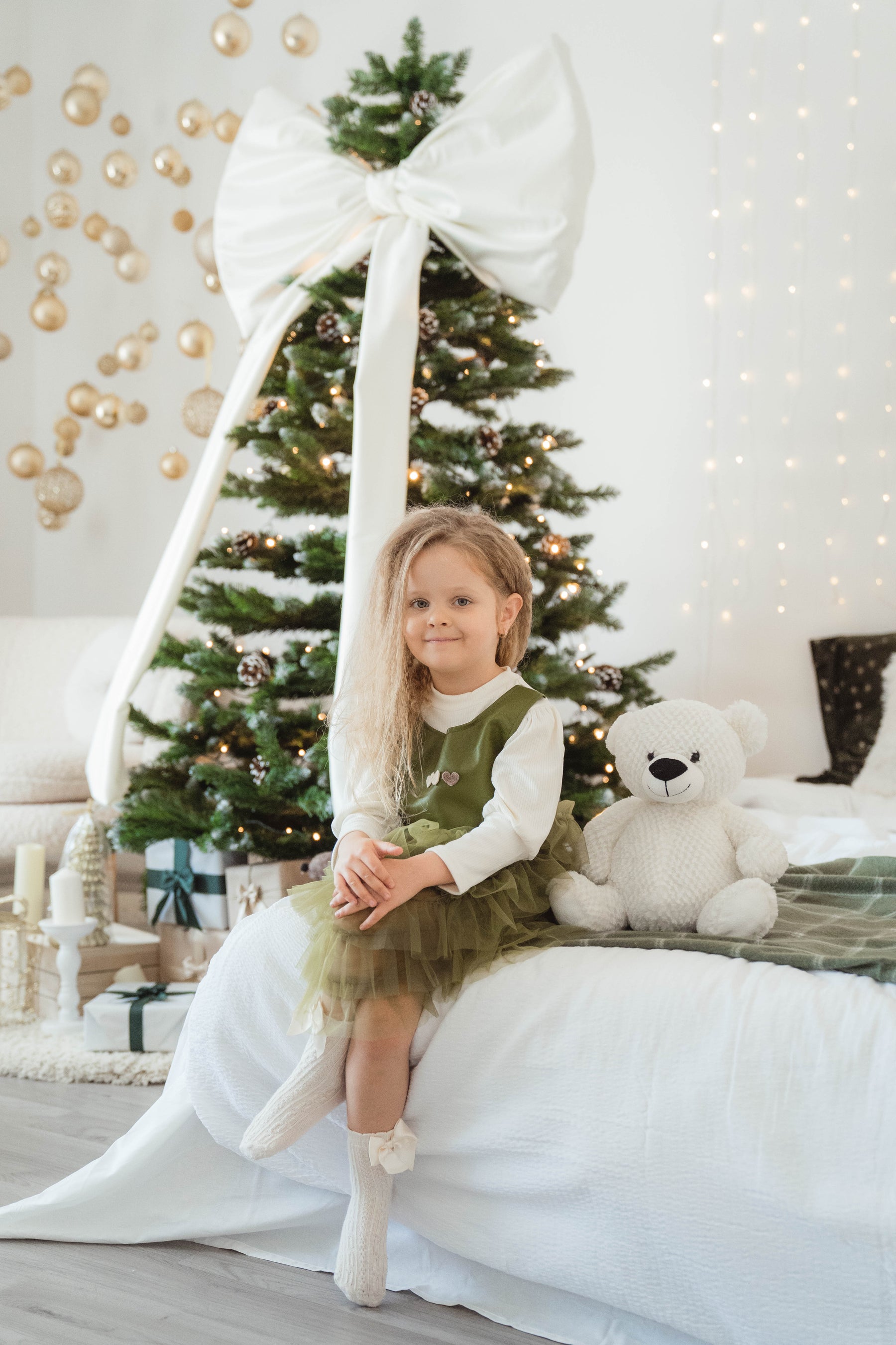 Tosya részletekkel díszített zöld ruha