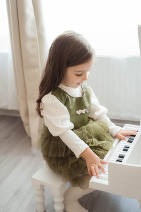 Tosya részletekkel díszített zöld ruha