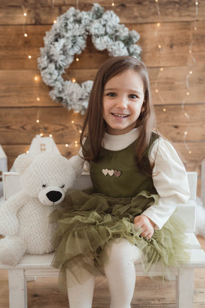 Tosya részletekkel díszített zöld ruha