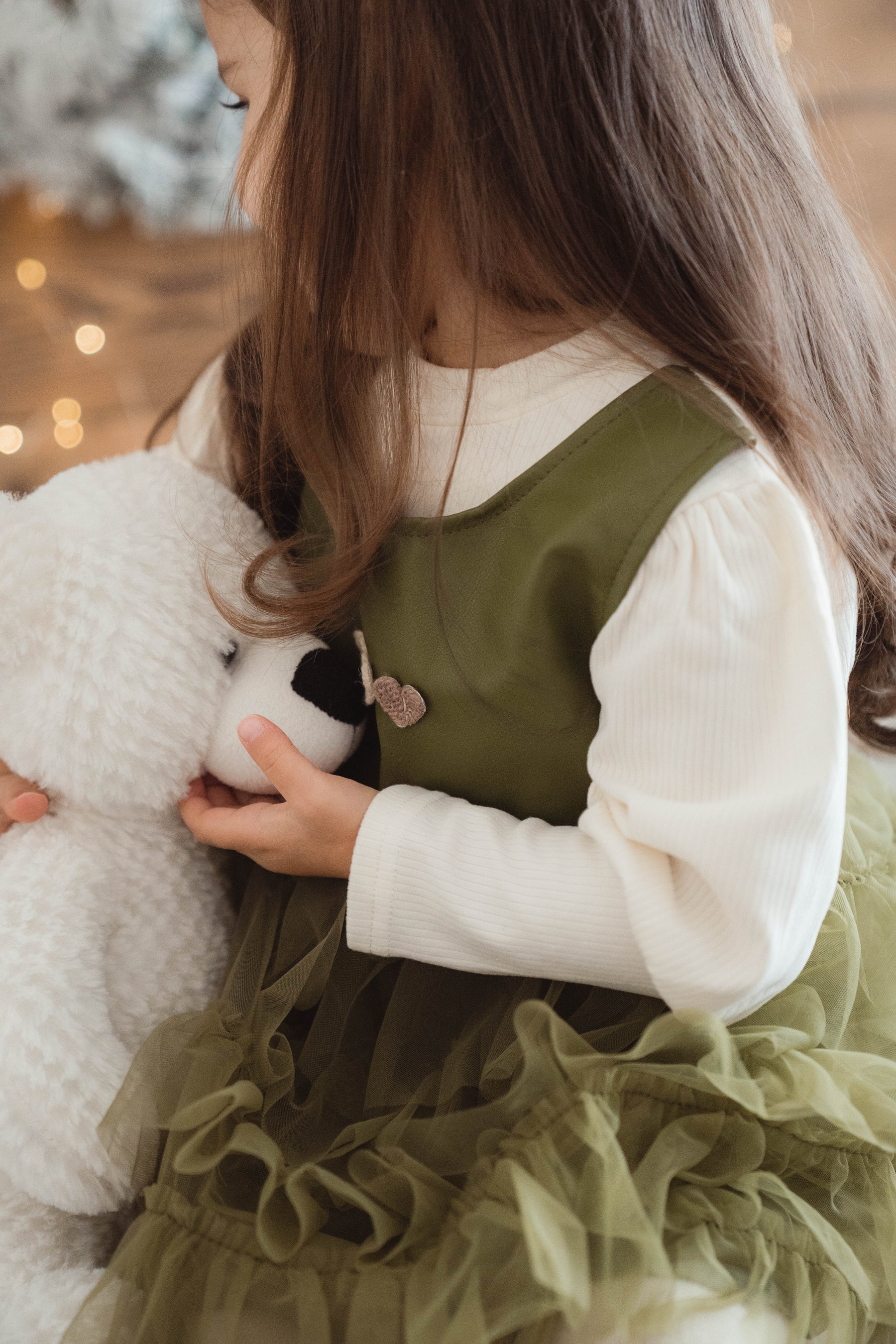 Tosya részletekkel díszített zöld ruha