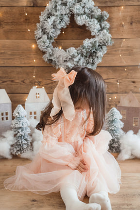 Desla narancssárga részletekkel díszített ruha