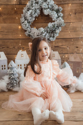 Desla narancssárga részletekkel díszített ruha