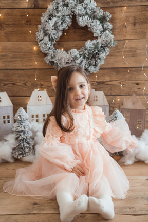 Desla narancssárga részletekkel díszített ruha