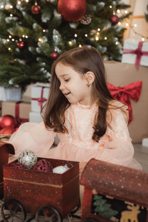 Desla narancssárga részletekkel díszített ruha