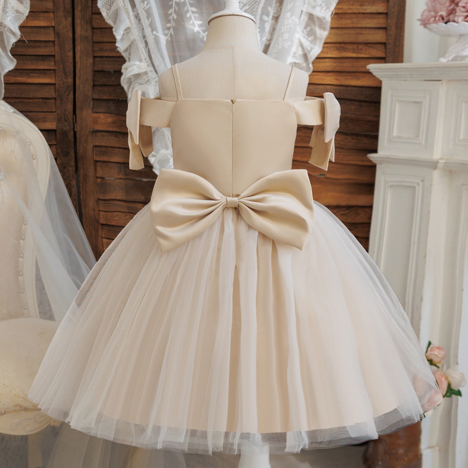 Rochie cu detalii Zoryn Crem