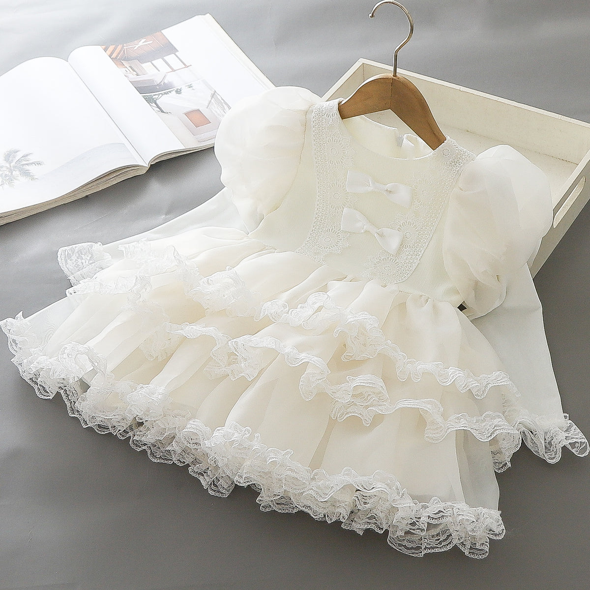 Rochie cu detalii Bella Crem