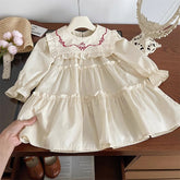 Ruha Anaera krémszínű részletekkel