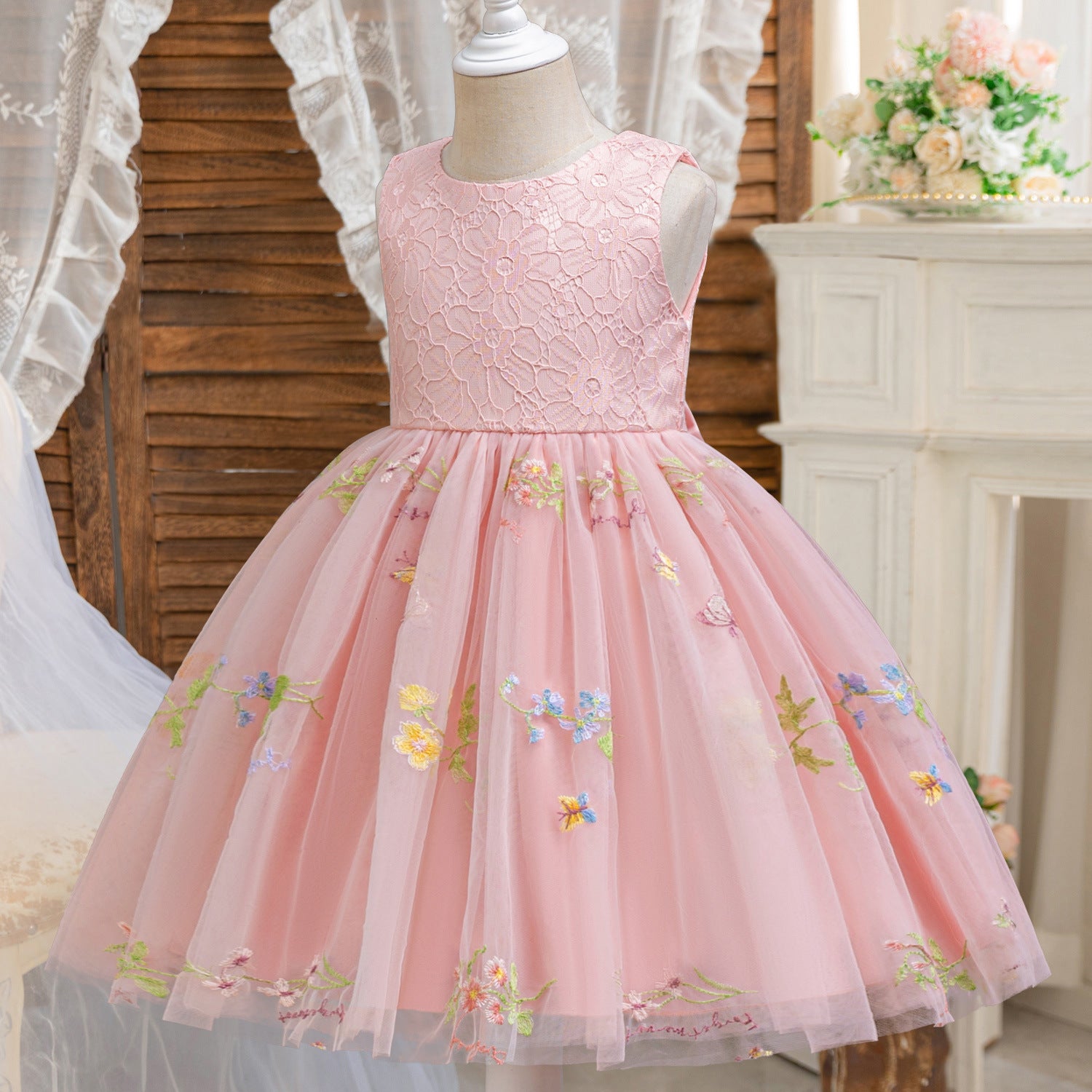 Rochie cu detalii Serin Roz