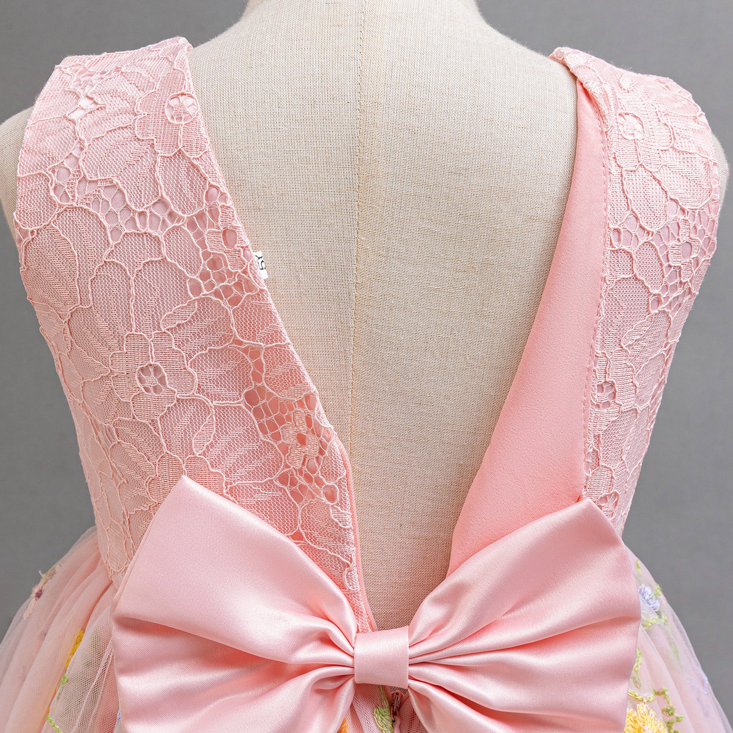 Rochie cu detalii Serin Roz